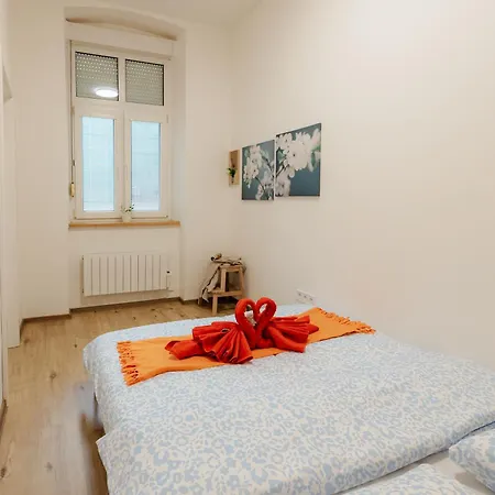 Grosslingova Old Town Retreat شقة