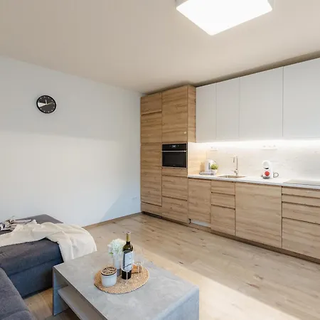 Grosslingova Old Town Retreat Апартаменты Братислава