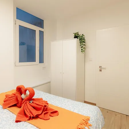 Grosslingova Old Town Retreat דירה